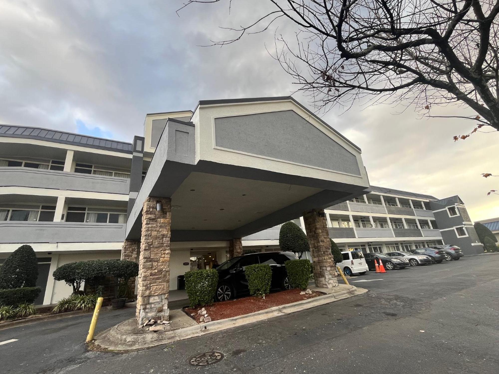 6 Charlotte, Nc - Airport South