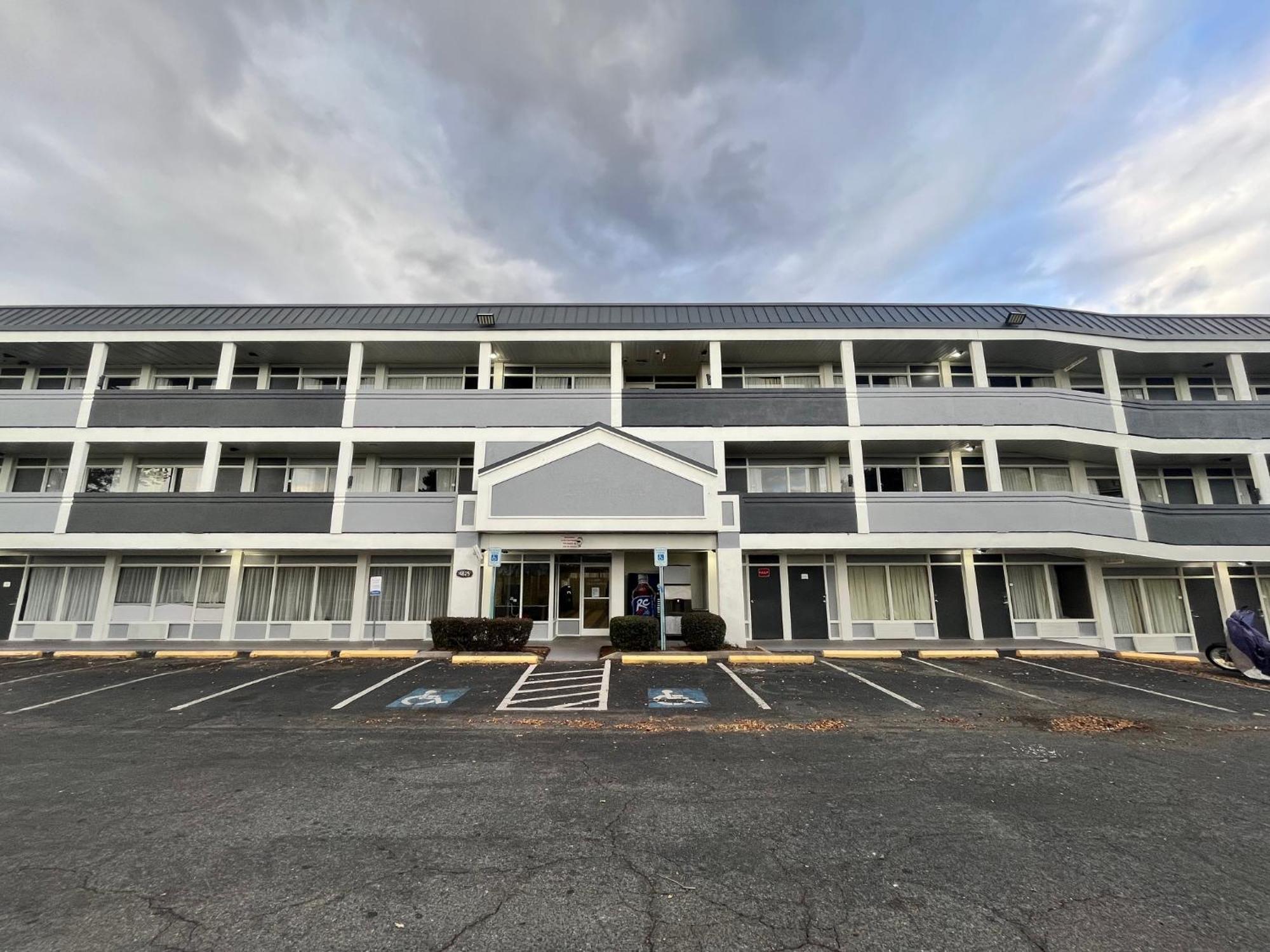 Hotel 6 Charlotte, Nc - Airport South 2*