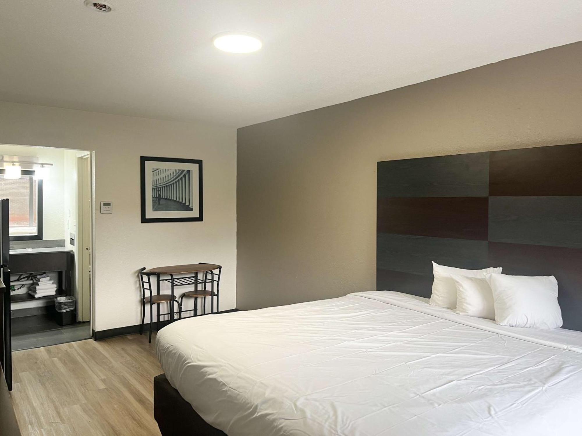 6 Charlotte, Nc - Airport South 2*