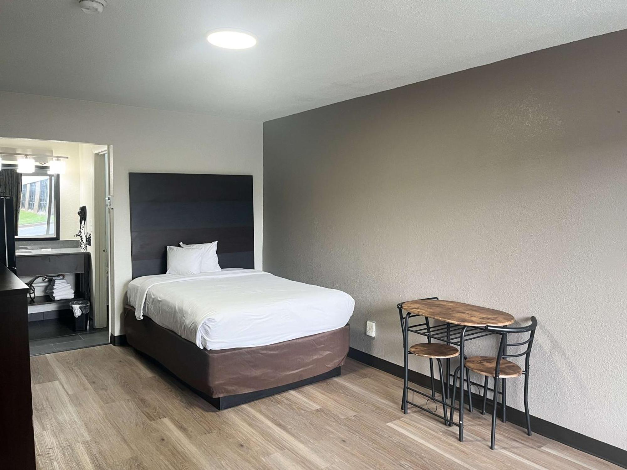 6 Charlotte, Nc - Airport South Hotel
