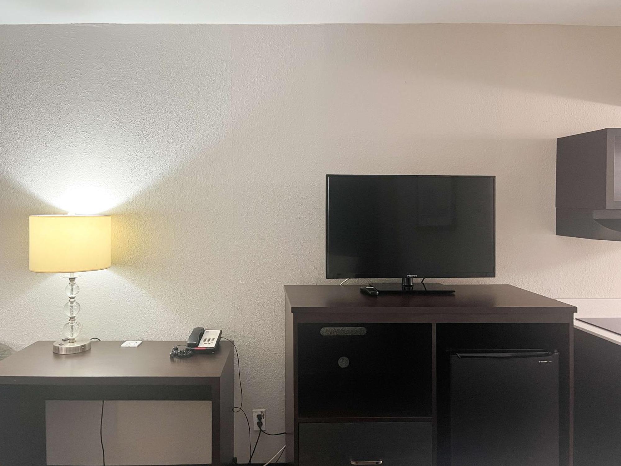 Hotel 6 Charlotte, Nc - Airport South 2*