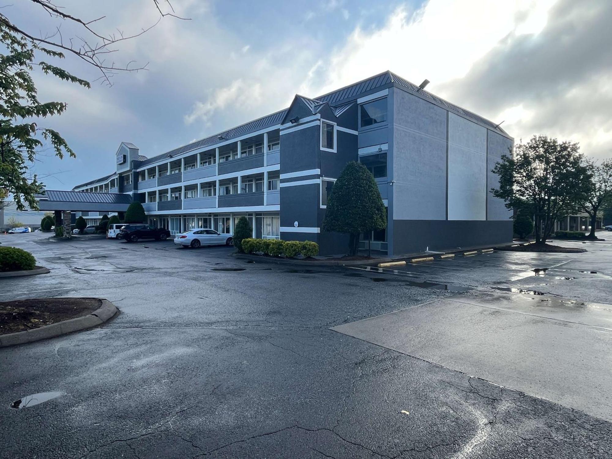 6 Charlotte, Nc - Airport South Hotel