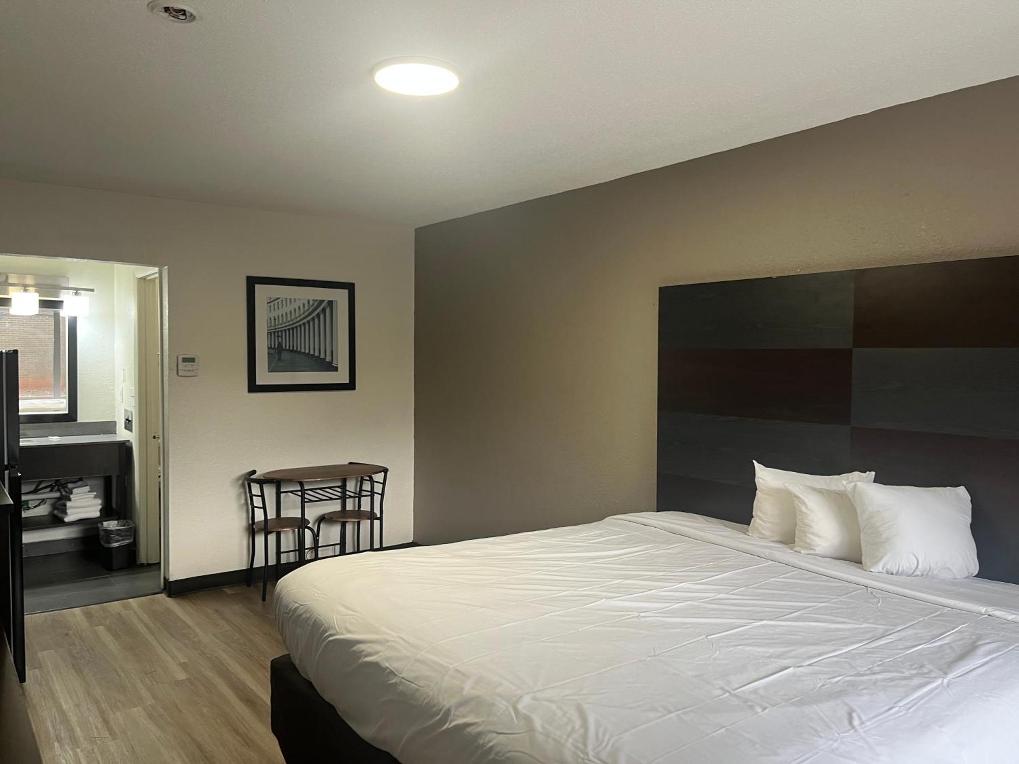6 Charlotte, Nc - Airport South Hotel