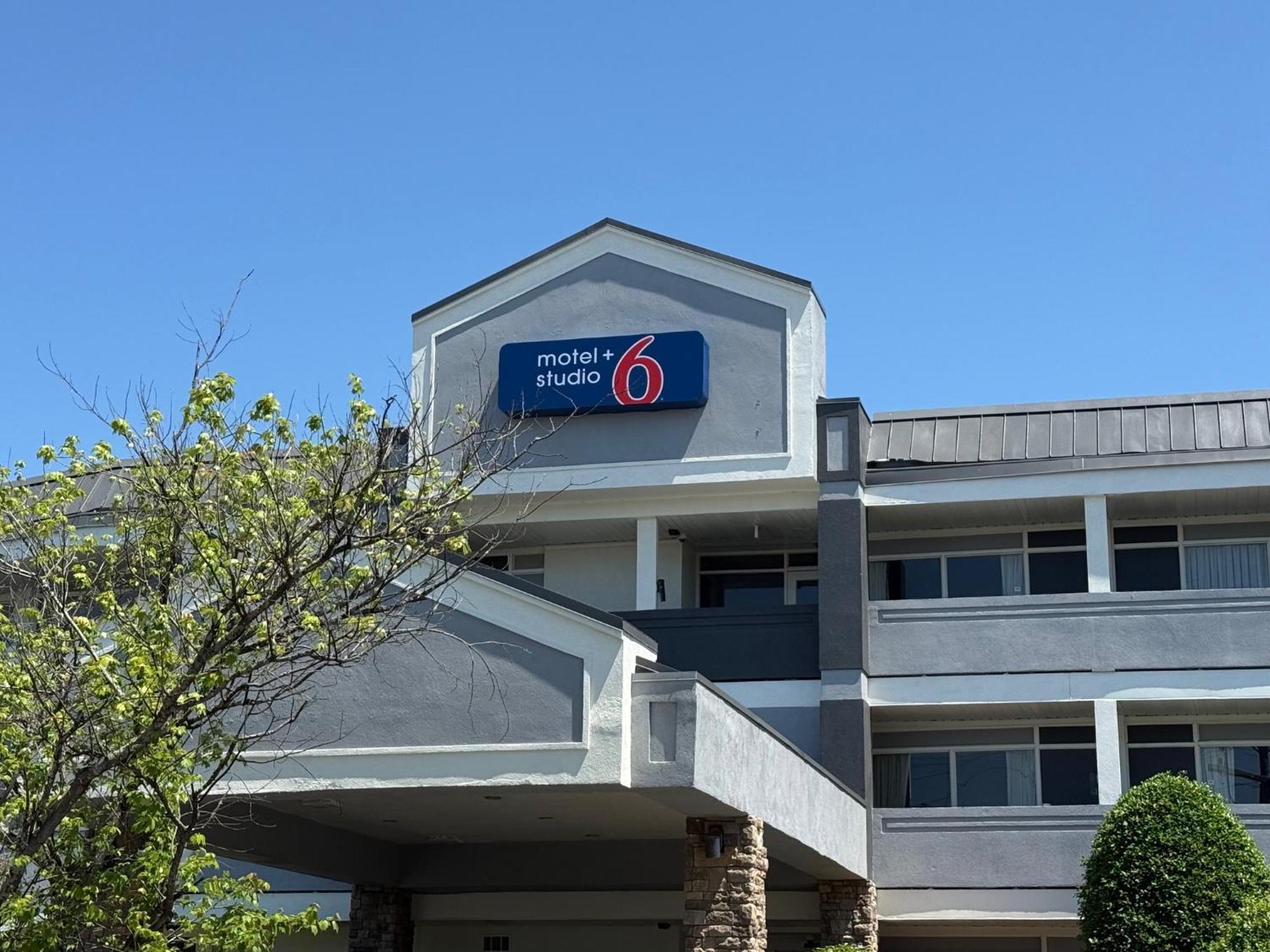6 Charlotte, Nc - Airport South Hotel 2*