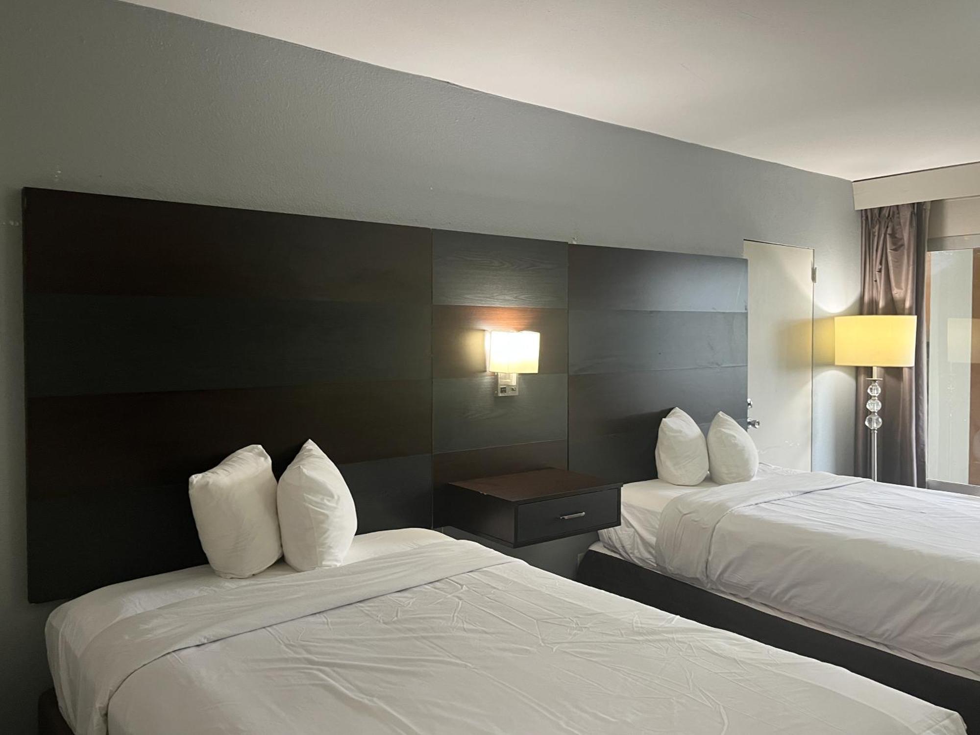 6 Charlotte, Nc - Airport South Hotel 2*