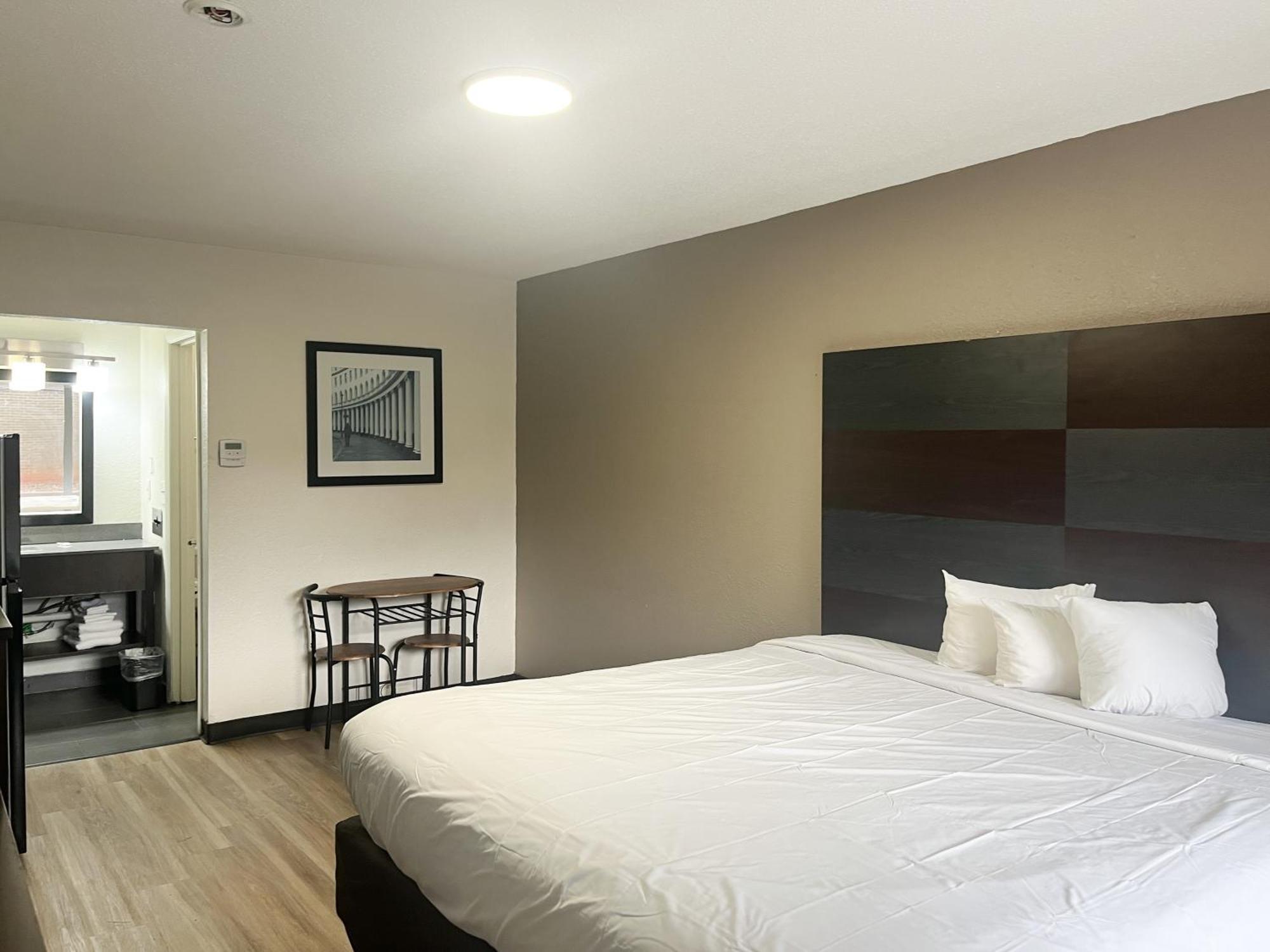 6 Charlotte, Nc - Airport South Hotel